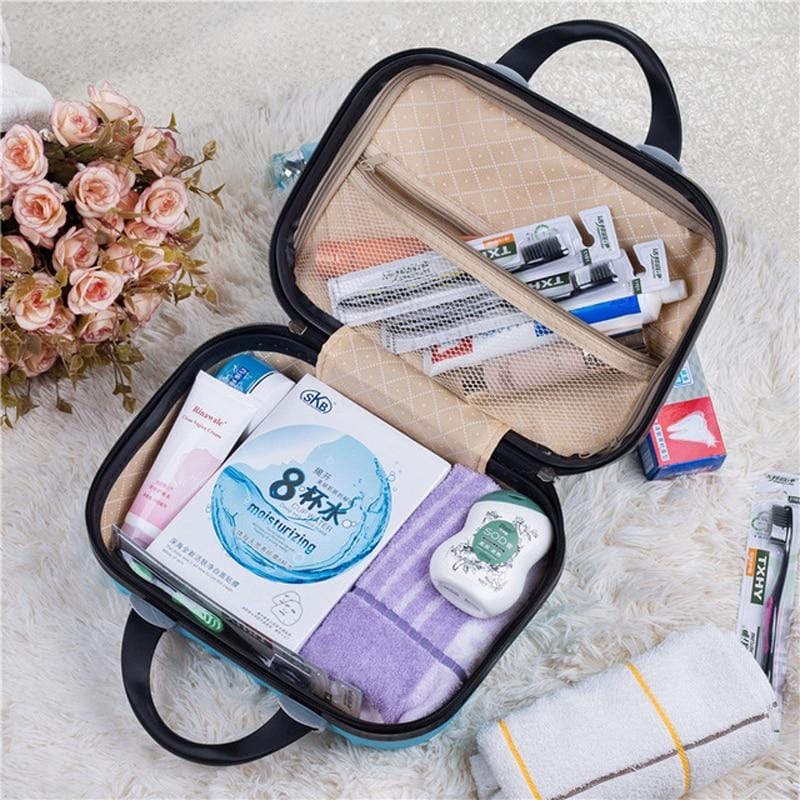 Trousse de toilette femme rigide avec accessoires