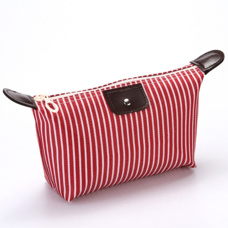 accessoires de beauté dans une trousse de toilette
