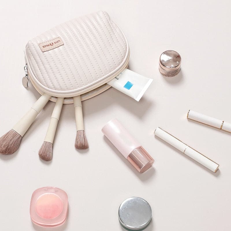 organisation de la trousse de toilette beige