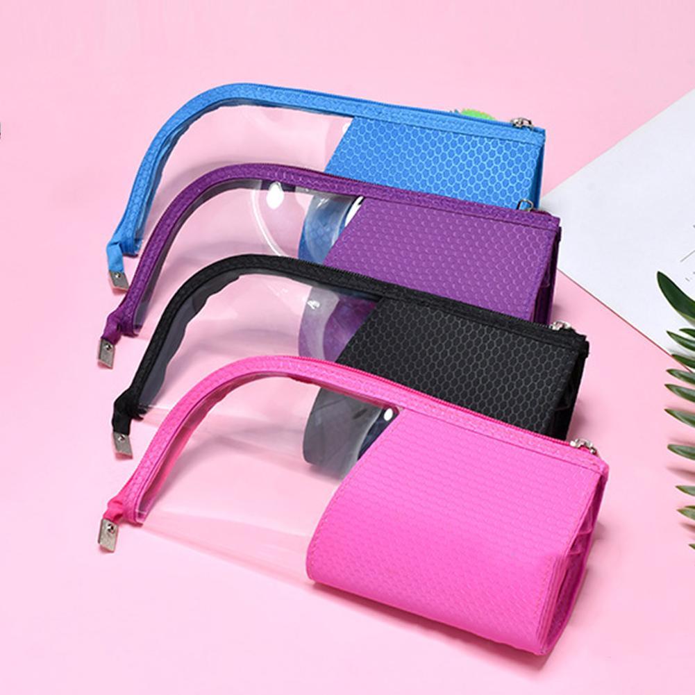 Trousse de toilette compacte et transparente