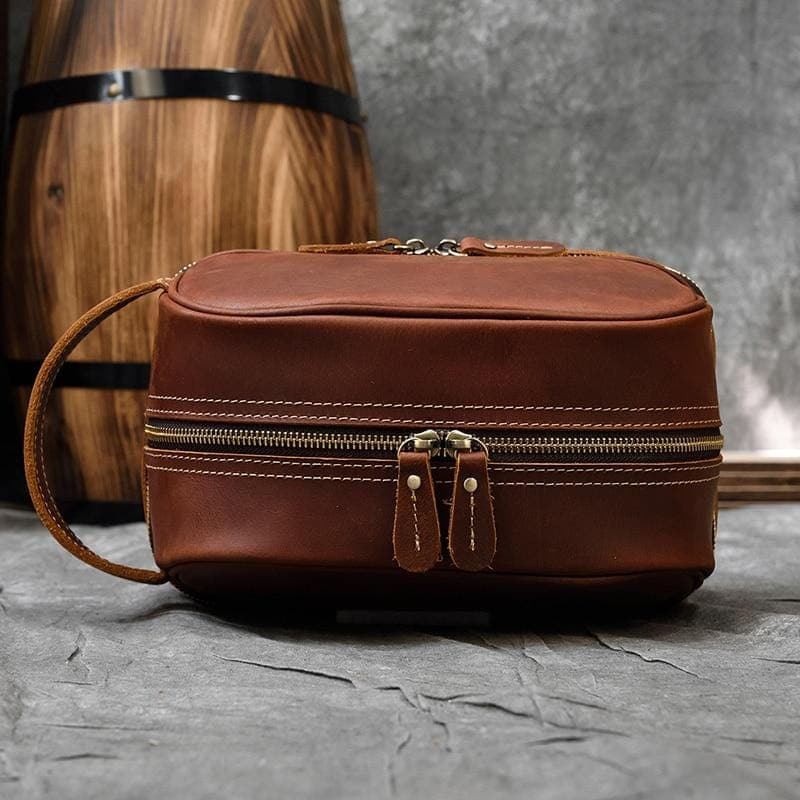 trousse de toilette en cuir ancien