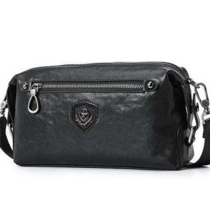 Trousse de toilette cuir étoile en gros plan