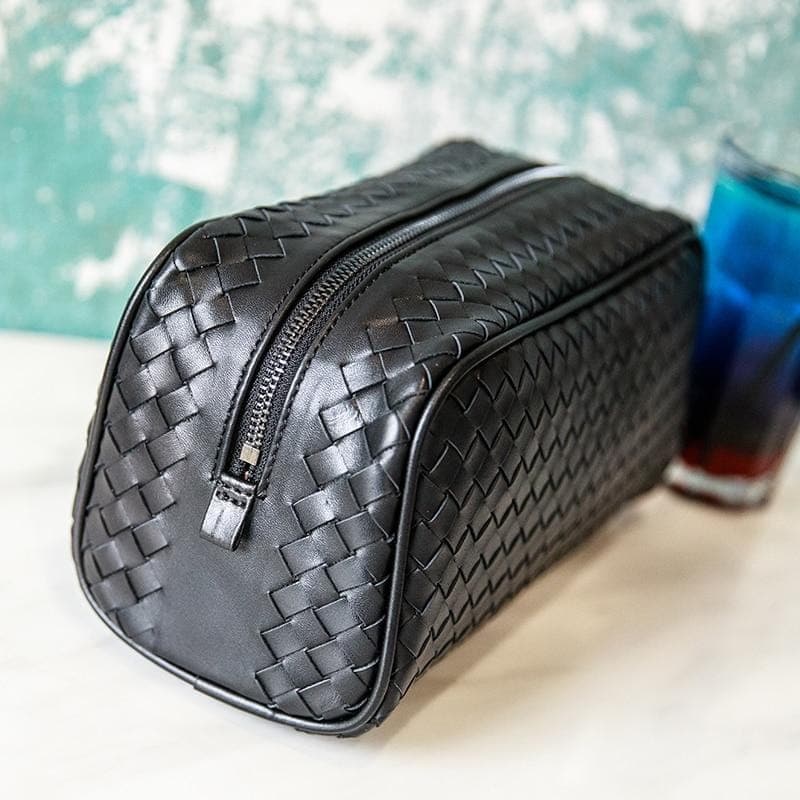 Trousse de toilette artisanale en cuir avec relief