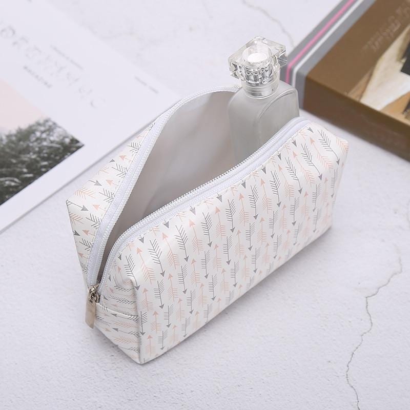 Organisation de soins personnels dans une Trousse de toilette femme petit format