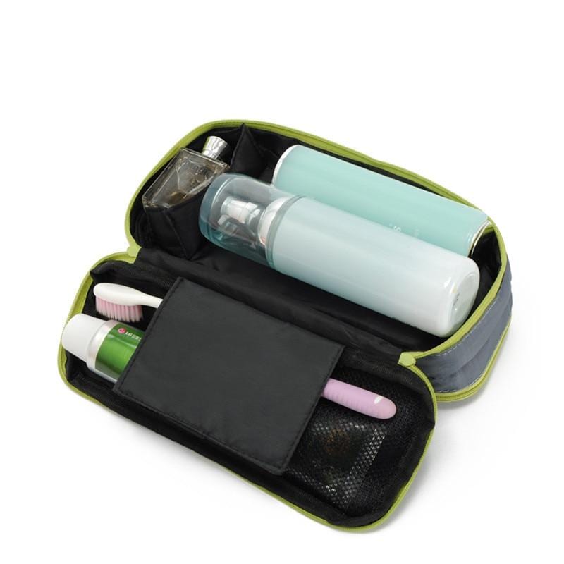 Trousse de toilette homme pratique en utilisation