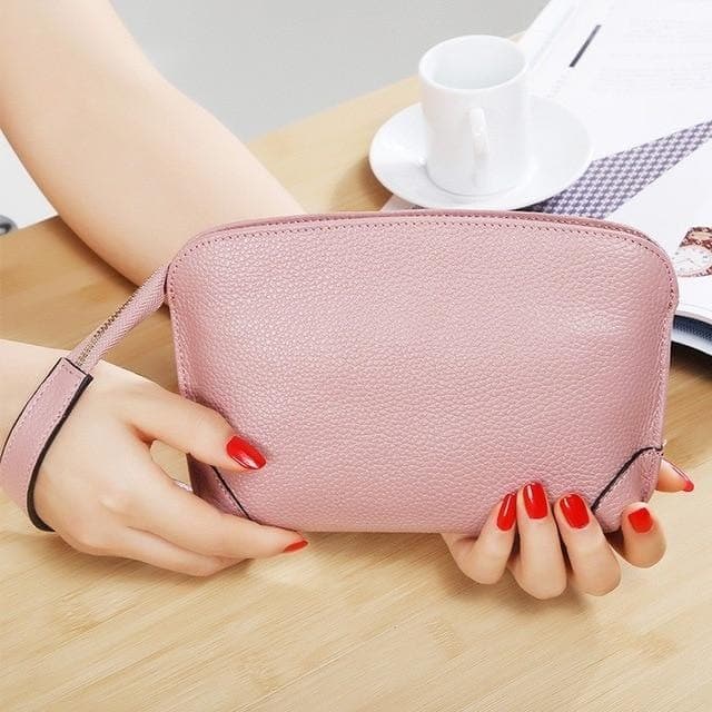 trousse de toilette sophistiquée en cuir