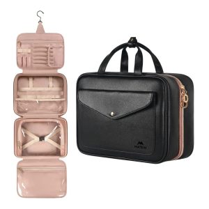 Trousse de toilette de Voyage Femme à Suspendre sur fond blanc