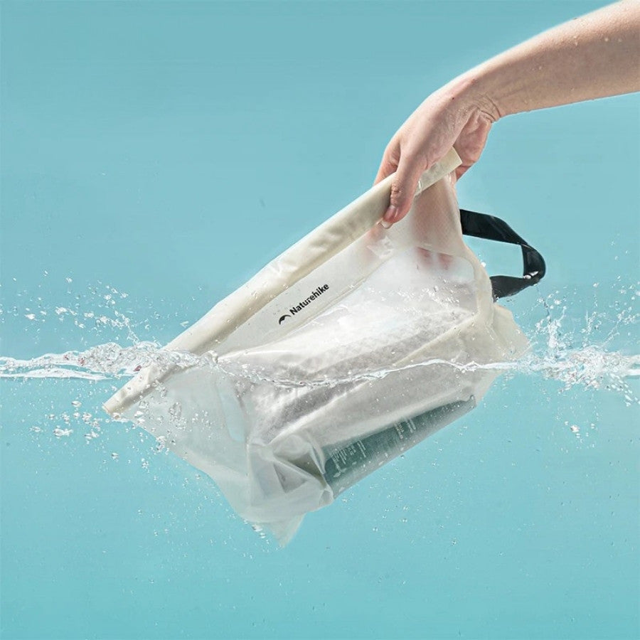 Trousse de toilette étanche en déplacement