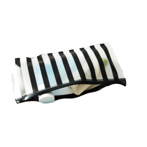 Trousse de toilette transparente noire et blanche