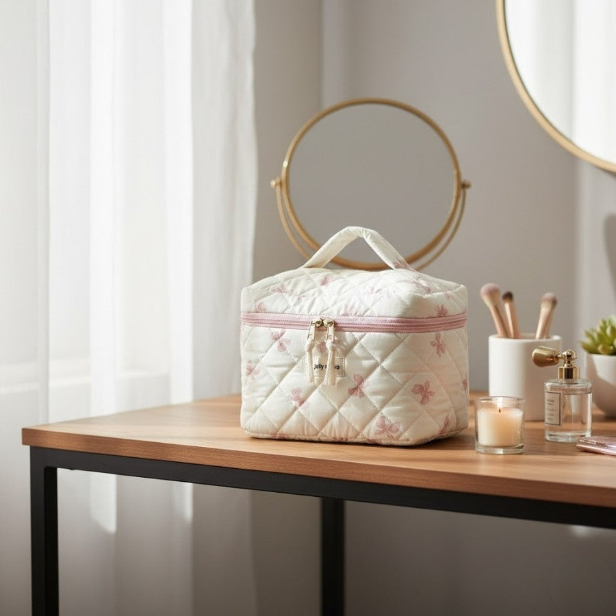trousse de toilette élégante motifs nœuds papillon pastel