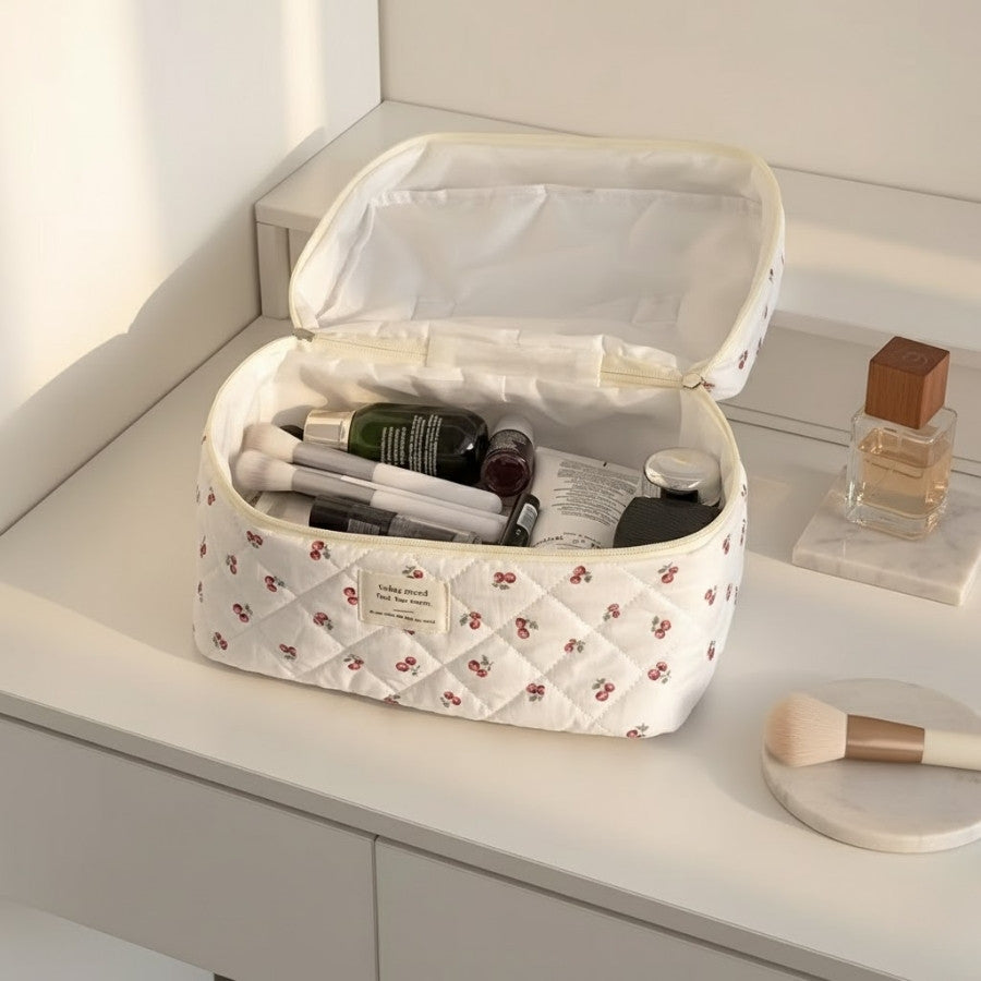 Trousse de toilette élégante femme cerises